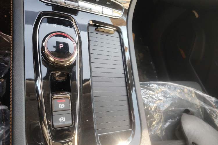 Used Skyworth HT-i 2022 1.5L PHEV 115KM Smart Value Edition Gear Lever