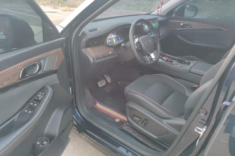 Used Skyworth HT-i 2022 1.5L PHEV 115KM Smart Value Edition Driver Seat