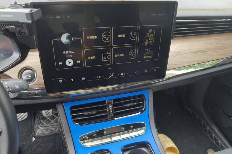 Used Skyworth HT-i 2022 1.5L PHEV 115KM Smart Drive Edition Audio And AC Panel