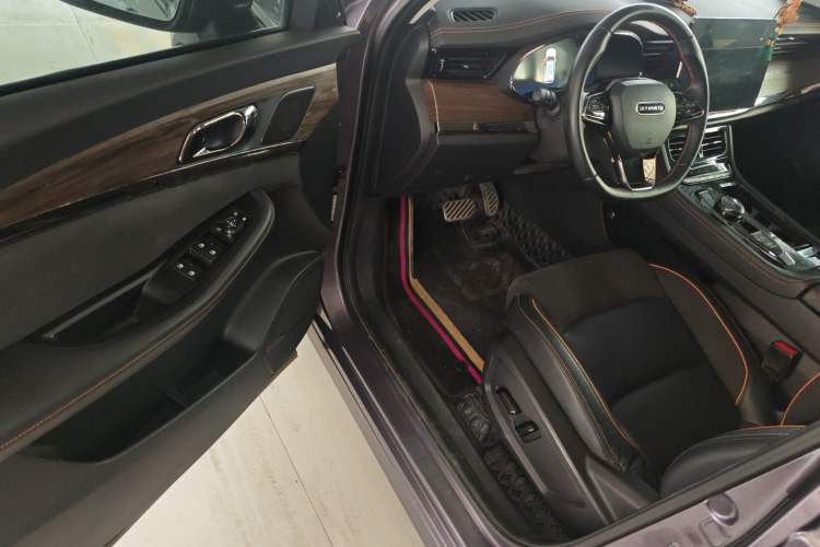 Used Skyworth HT-i 2022 1.5L PHEV 115KM Smart Value Edition Driver Seat