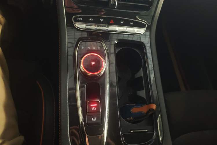 Used Skyworth HT-i 2022 1.5L PHEV 115KM Smart Value Edition Gear Lever