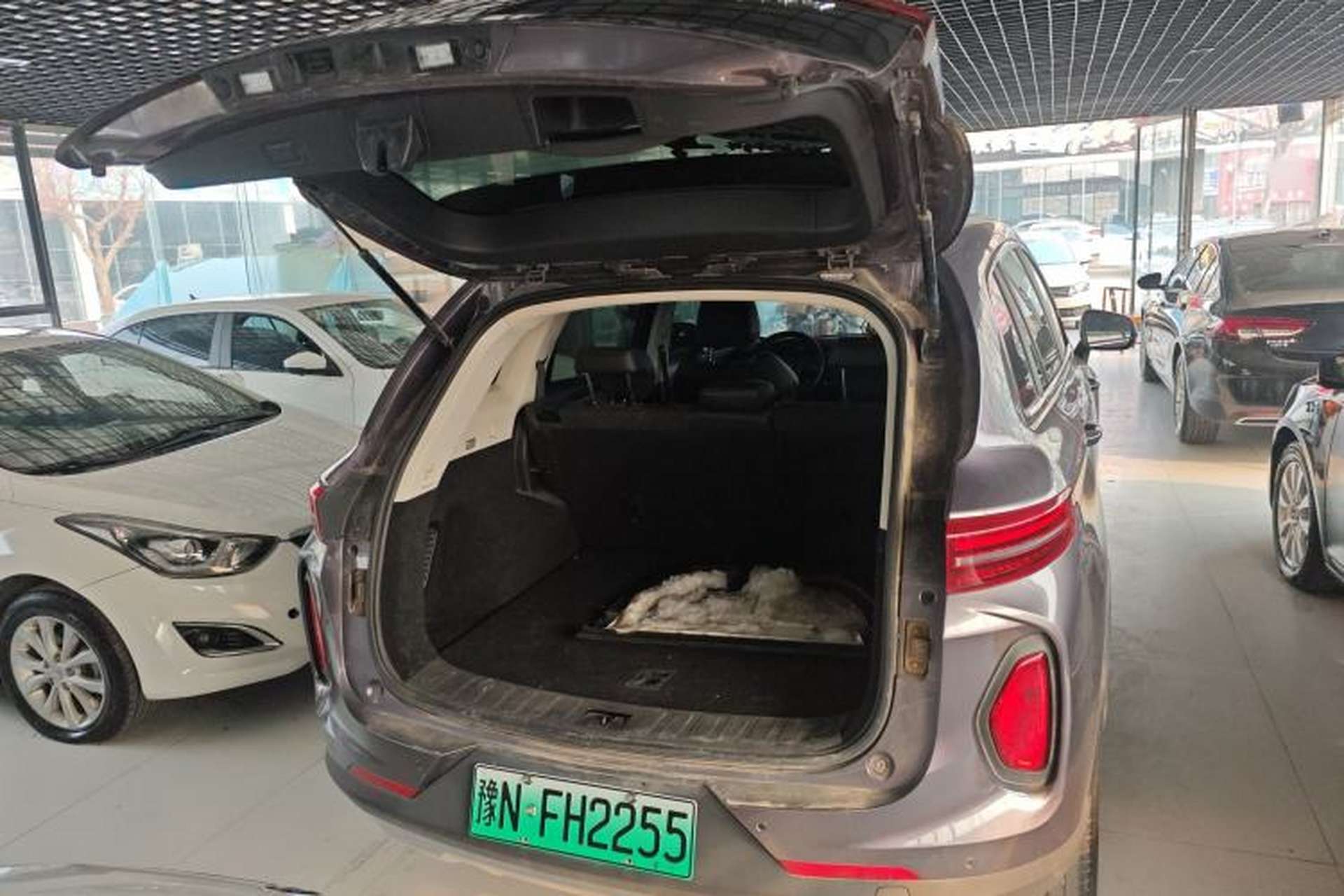Used Skyworth HT-i 2022 1.5L PHEV 115KM Smart Value Edition Trunk