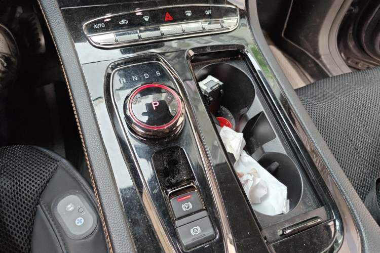 Used Skyworth HT-i 2022 1.5L PHEV 115KM Smart Value Edition Gear Lever
