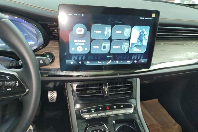 Used Skyworth HT-i 2022 1.5L PHEV 115KM Smart Drive Edition Audio And AC Panel