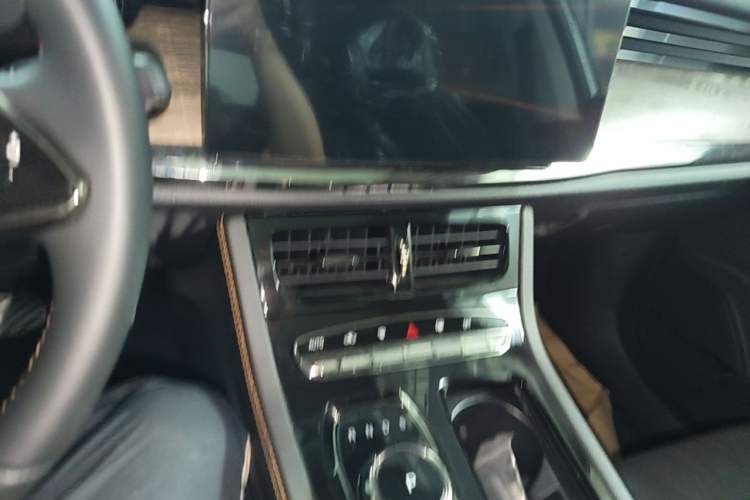 Used Skyworth HT-i 2022 1.5L PHEV 115KM Smart Drive Edition Audio And AC Panel
