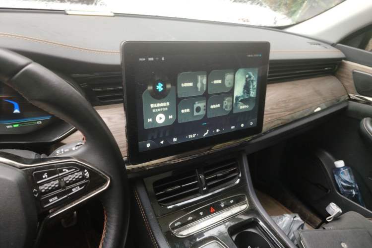 Used Skyworth HT-i 2022 1.5L PHEV 205KM ZhiXing Edition Plus Audio And AC Panel