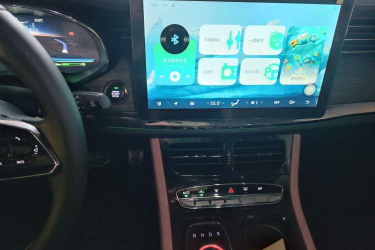 Used Skyworth HT-i 2022 1.5L PHEV 205KM President Edition Audio And AC Panel
