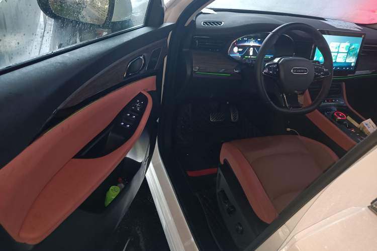 Used Skyworth HT-i 2022 1.5L PHEV 205KM President Edition Driver Seat