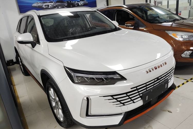 Used Skyworth HT-i 2022 1.5L PHEV 115KM Smart Drive Edition Front Right 45 Deg