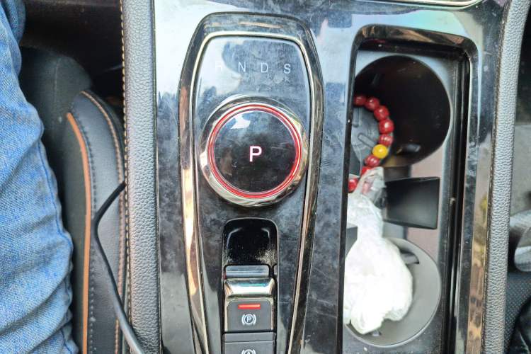 Used Skyworth HT-i 2022 1.5L PHEV 115KM Smart Value Edition Gear Lever