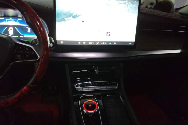 Used Skyworth HT-i 2023 1.5L PHEV 115KM ZhiLong Version Audio And AC Panel