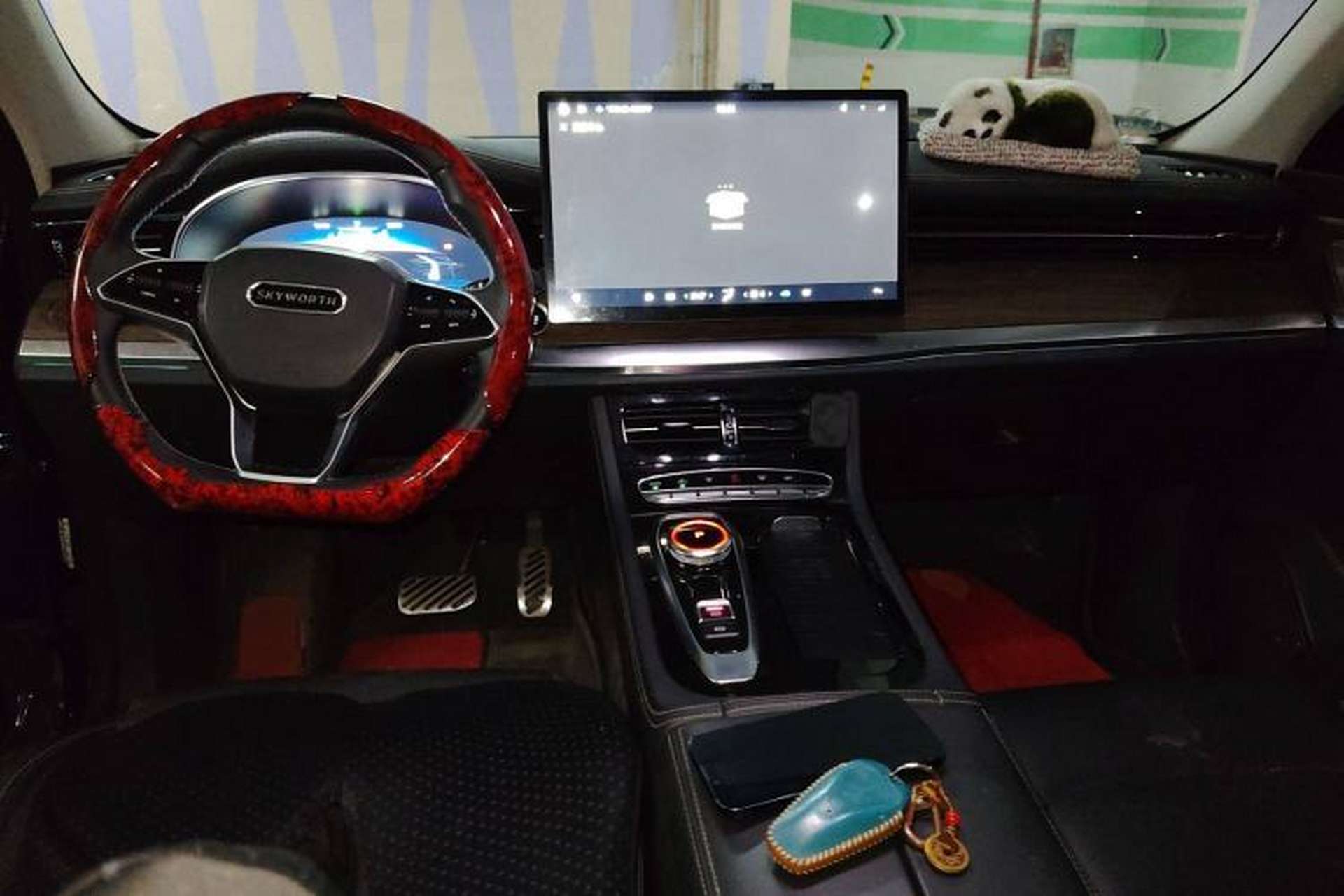 Used Skyworth HT-i 2023 1.5L PHEV 115KM ZhiLong Version Center Console