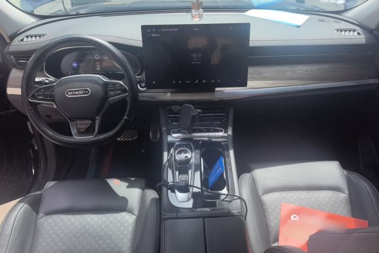 Used Skyworth HT-i 2023 1.5L PHEV 115KM ZhiLong Version Center Console