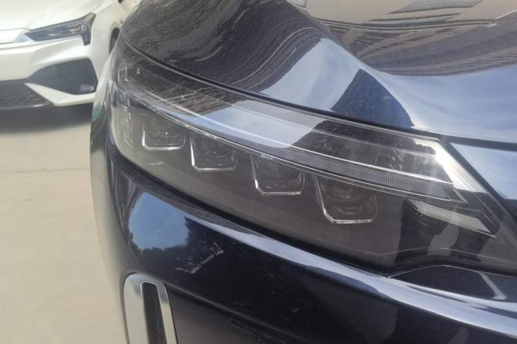 Used Skyworth HT-i 2023 1.5L PHEV 115KM ZhiLong Version Right Front Headlight