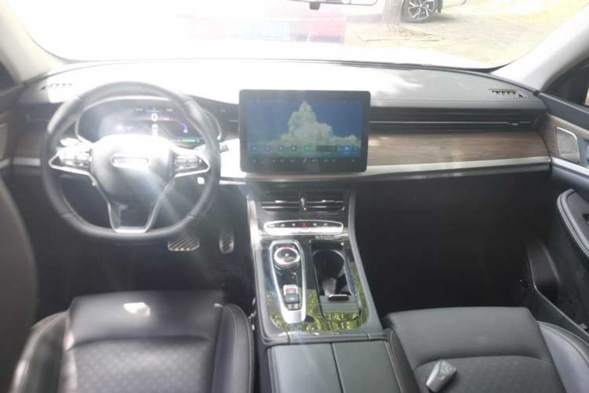 Used Skyworth HT-i 2023 AIR model Center Console