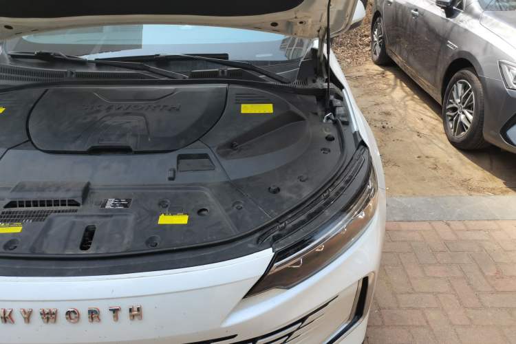 Used Skyworth HT-i 2023 AIR model Engine Bay Left