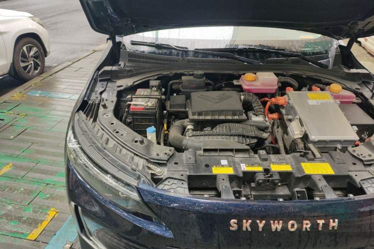 Used Skyworth HT-i 2024 1.5L PHEV 115KM V9 Engine Bay Right