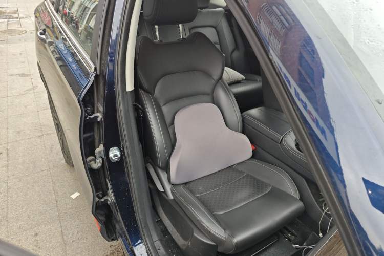 Used Skyworth HT-i 2024 Struggle Edition Right Front Seat