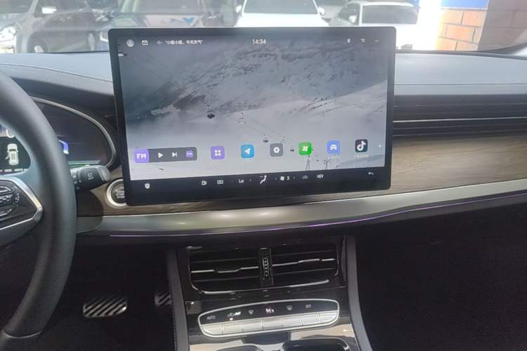 Used Skyworth HT-i 2024 1.5L PHEV 115KM ZhiLong Edition Audio And AC Panel