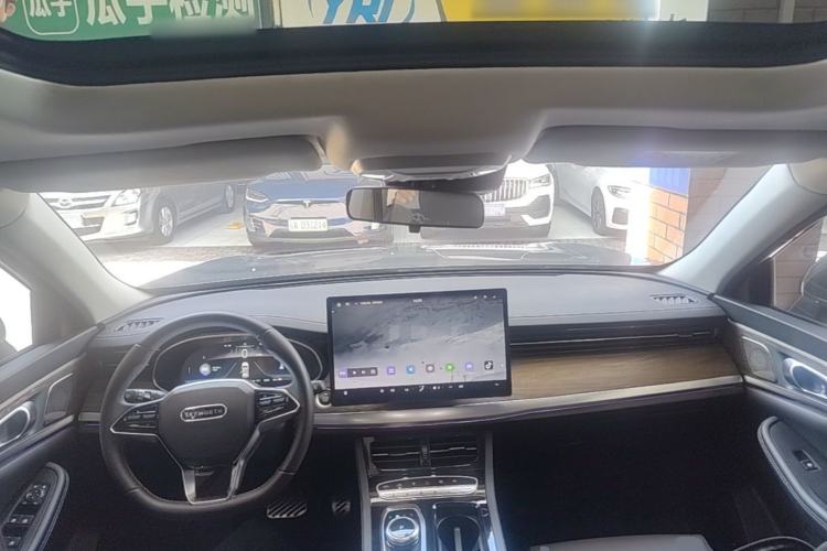 Used Skyworth HT-i 2024 1.5L PHEV 115KM ZhiLong Edition Center Console