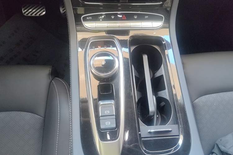 Used Skyworth HT-i 2024 1.5L PHEV 115KM ZhiLong Edition Gear Lever