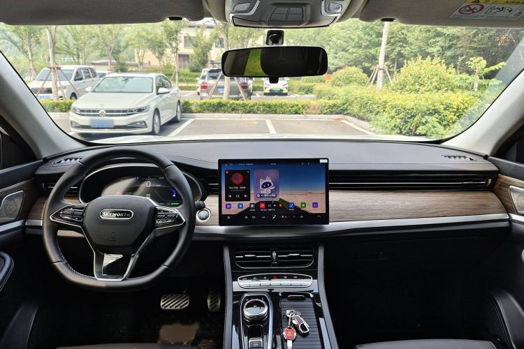 Used Skyworth HT-i 2024 Struggle Edition Interior 10