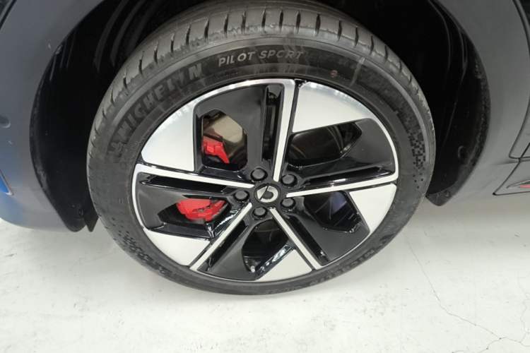 Used smart #1 2022 BRABUS Performance Edition Left Front Wheel Hub