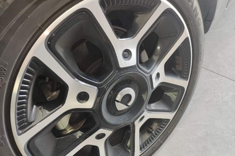 Used smart #1 2022 Pulse Heartbeat Edition Left Front Wheel Hub