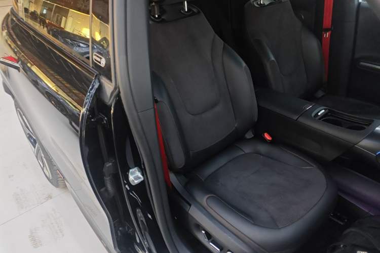 Used smart #1 2022 BRABUS Performance Edition Right Front Seat