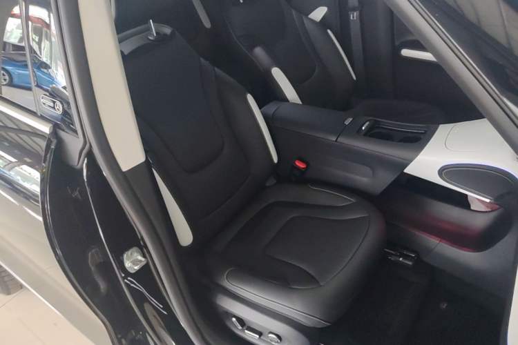 Used smart #1 2022 Pulse Heartbeat Edition Right Front Seat