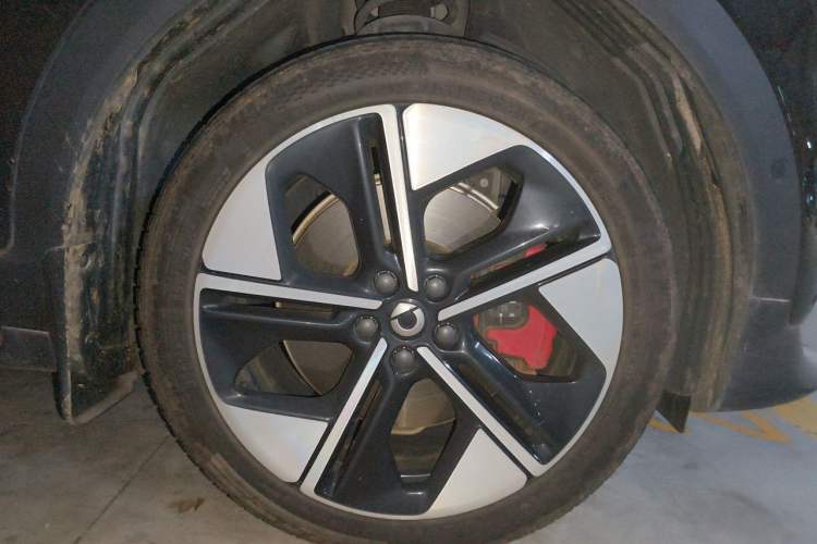 Used smart #1 2022 BRABUS Performance Edition Right Front Wheel Hub