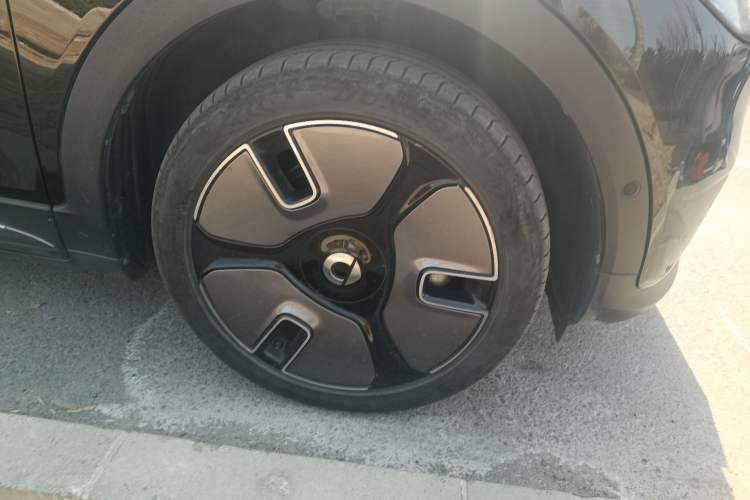 Used smart #1 2022 Premium Edition Right Front Wheel Hub