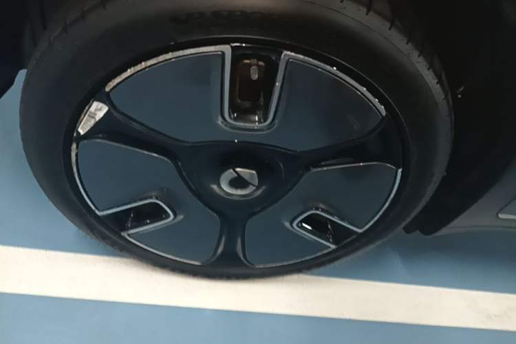 Used smart #1 2022 Premium Edition Right Rear Wheel Hub