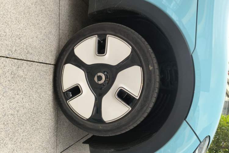 Used smart #1 2022 Premium Edition Right Front Wheel Hub