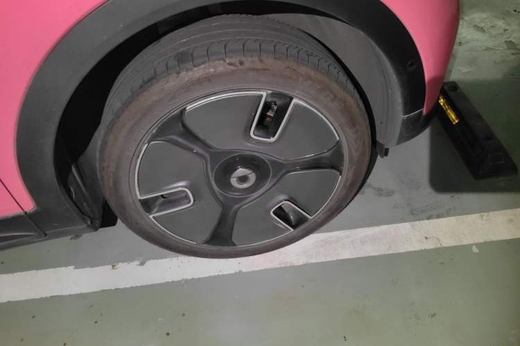 Used smart #1 2022 Premium Edition Right Front Wheel Hub
