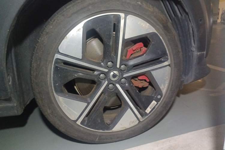 Used smart #1 2022 BRABUS Performance Edition Right Front Wheel Hub
