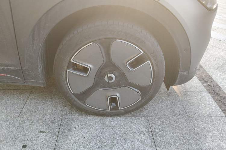 Used smart #1 2022 Premium Edition Right Front Wheel Hub