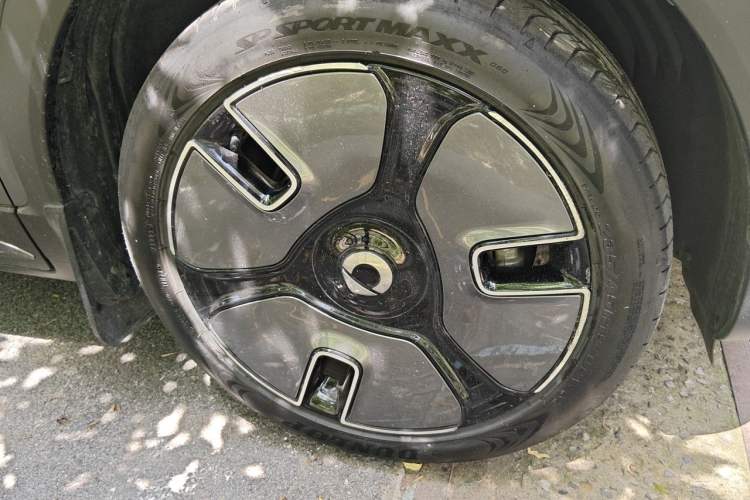 Used smart #1 2022 Premium Edition Right Front Wheel Hub