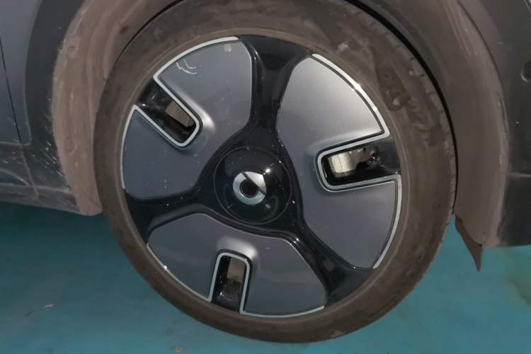 Used smart #1 2022 Premium Edition Right Front Wheel Hub