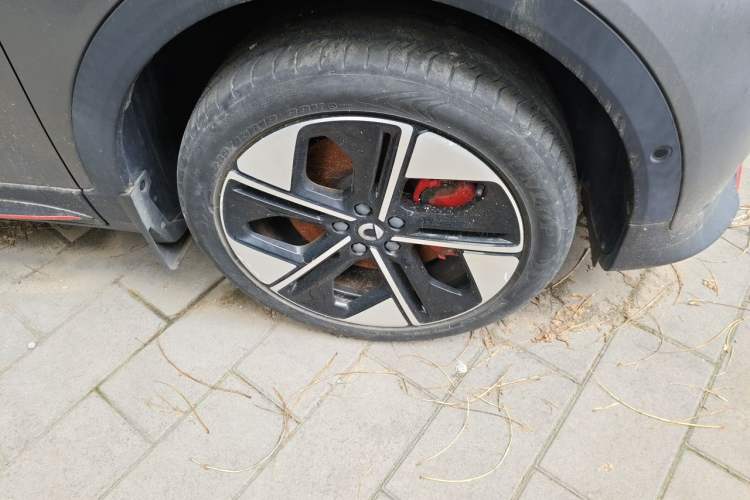 Used smart #1 2022 BRABUS Performance Edition Right Front Wheel Hub