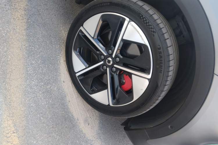 Used smart #1 2022 BRABUS Performance Edition Right Front Wheel Hub