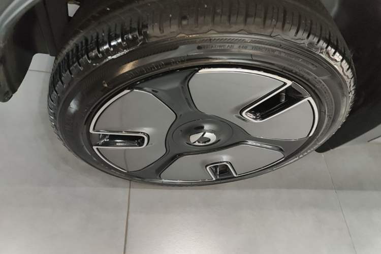 Used smart #1 2022 Premium Edition Right Rear Wheel Hub
