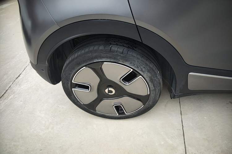 Used smart #1 2022 Premium Edition Right Rear Wheel Hub