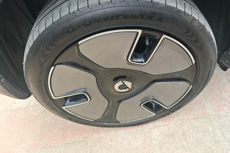 Used smart #1 2022 Premium Edition Right Rear Wheel Hub