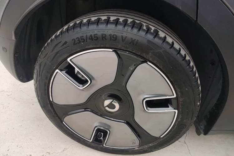 Used smart #1 2022 Premium Edition Right Rear Wheel Hub