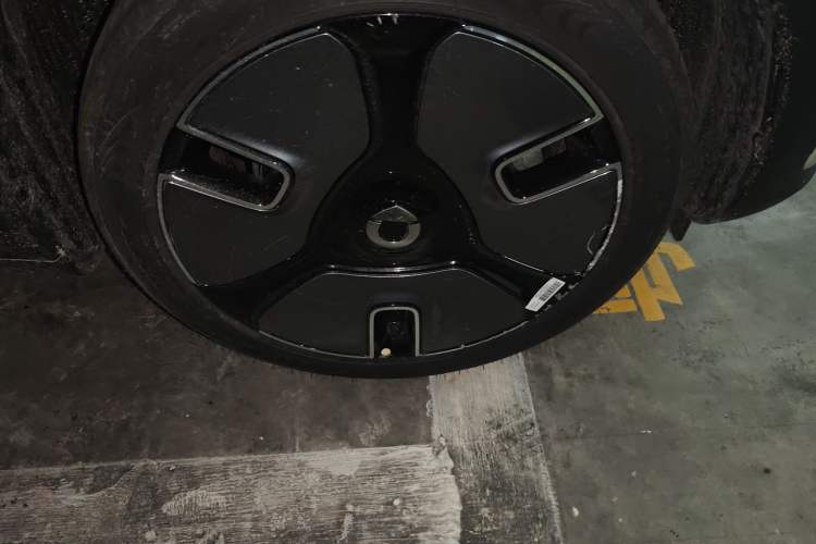 Used smart #1 2022 Premium Edition Right Front Wheel Hub