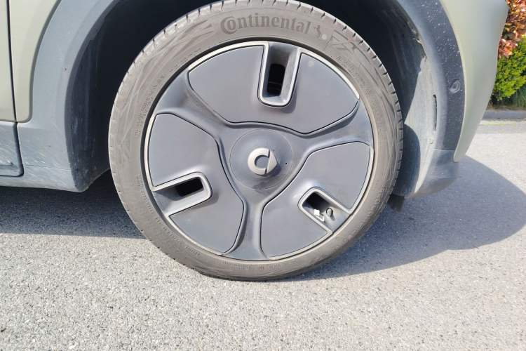 Used smart #1 2022 Premium Edition Right Front Wheel Hub