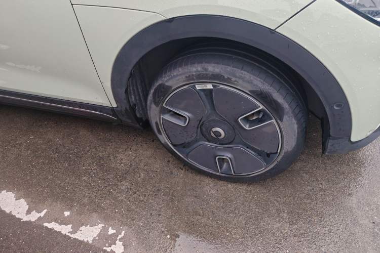 Used smart #1 2022 Premium Edition Right Front Wheel Hub