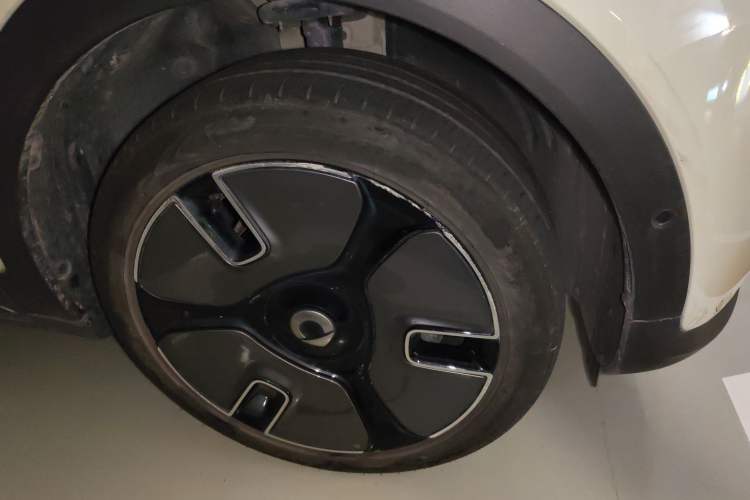 Used smart #1 2022 Premium Edition Right Front Wheel Hub