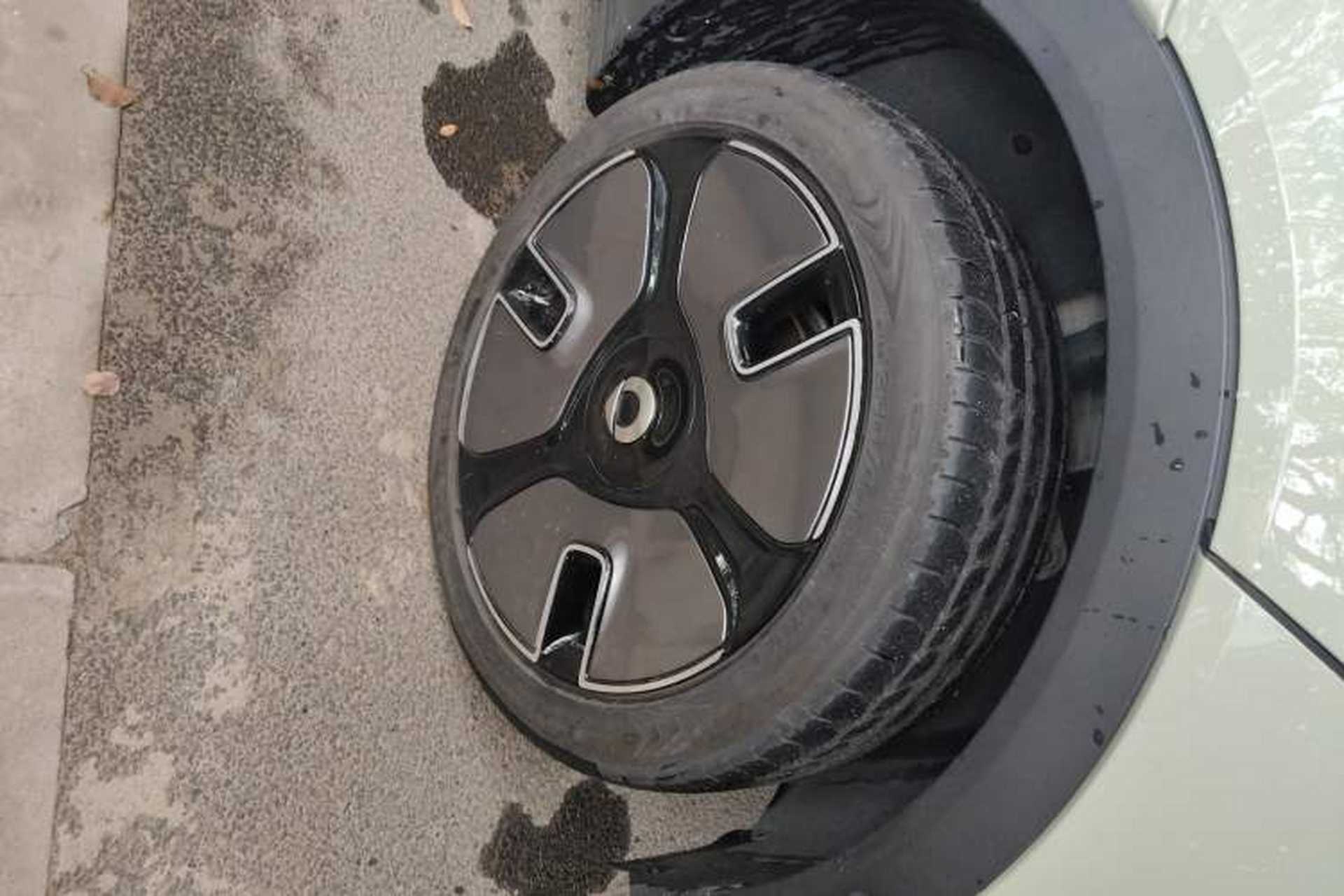 Used smart #1 2022 Premium Edition Right Front Wheel Hub
